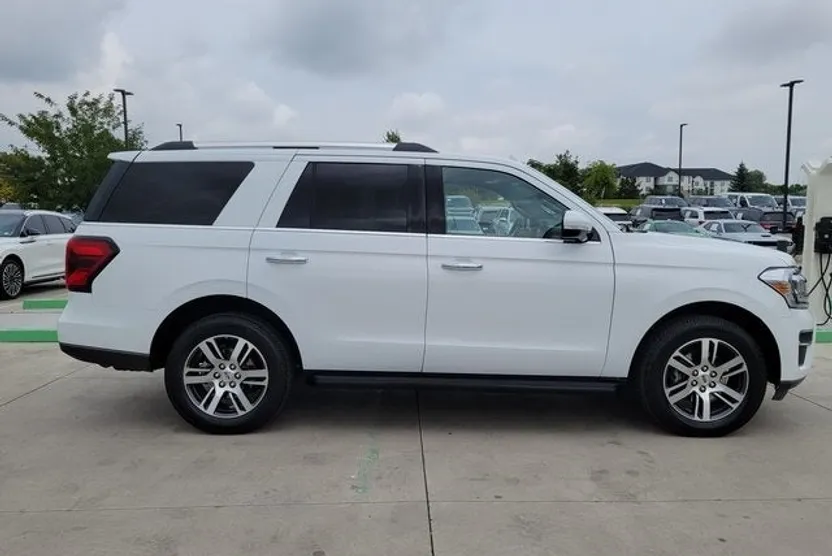 2024 Ford Expedition Limited photo 1