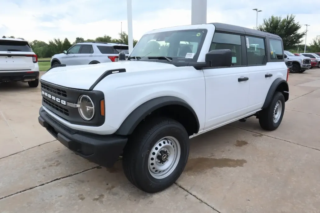 2025 Ford Bronco Base photo 1