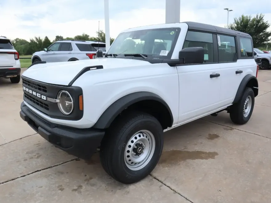 2025 Ford Bronco Base photo 1