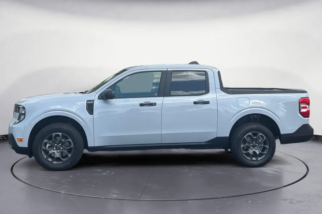 2025 Ford Maverick XLT photo 1
