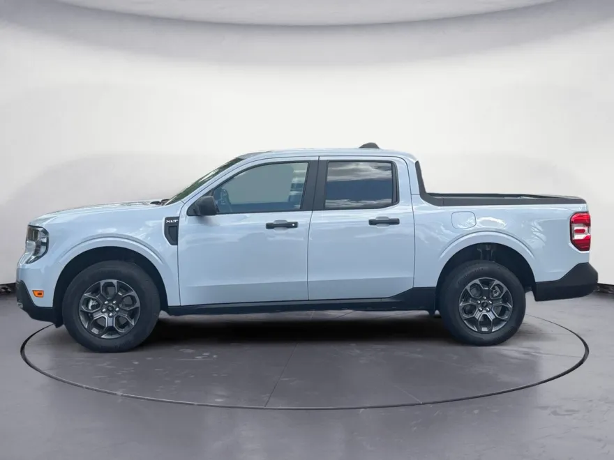 2025 Ford Maverick XLT photo 1