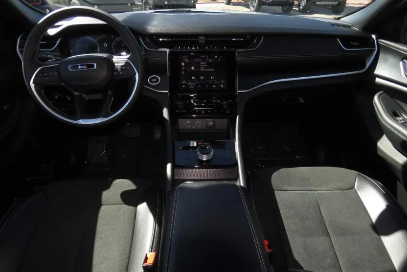 2024 Jeep Grand Cherokee Altitude photo 1