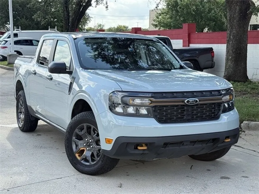 2023 Ford Maverick XLT photo 1