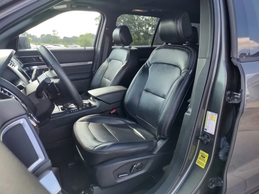 2016 Ford Explorer Sport photo 1