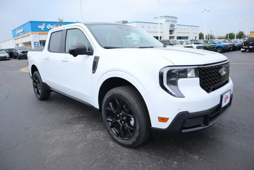 2025 Ford Maverick Lariat photo 1