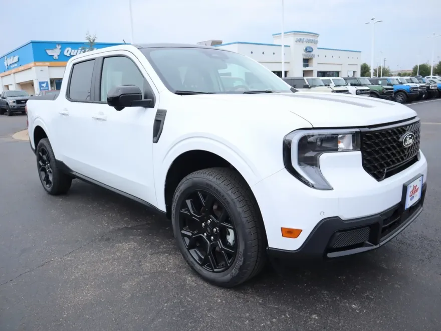 2025 Ford Maverick Lariat photo 1