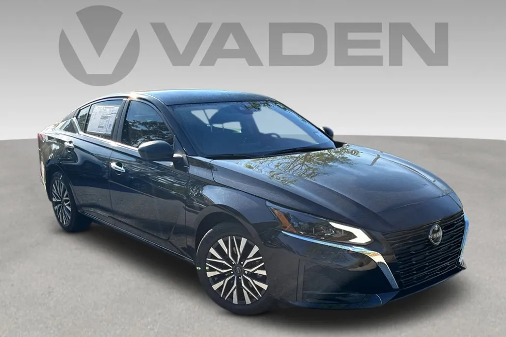 2024 Nissan Altima 2.5 SV photo 1
