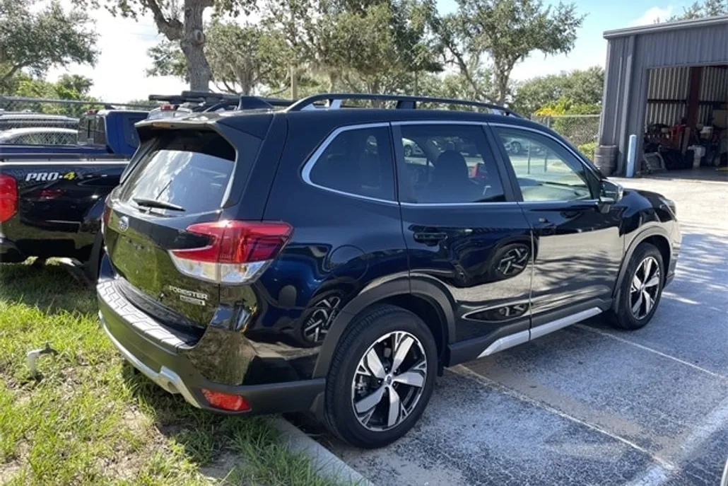 2021 Subaru Forester Touring photo 1