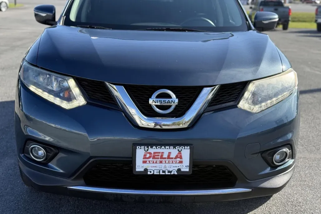 2014 Nissan Rogue SV photo 1