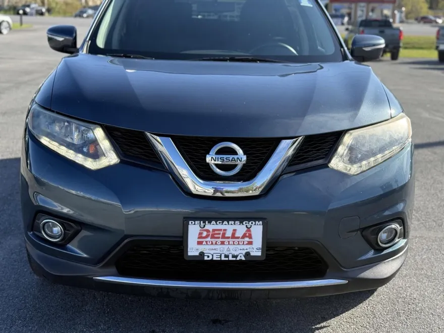 2014 Nissan Rogue SV photo 1