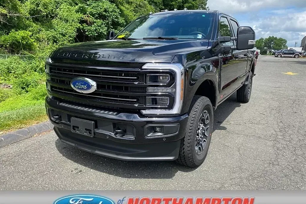 2025 Ford F-350 Platinum photo 1