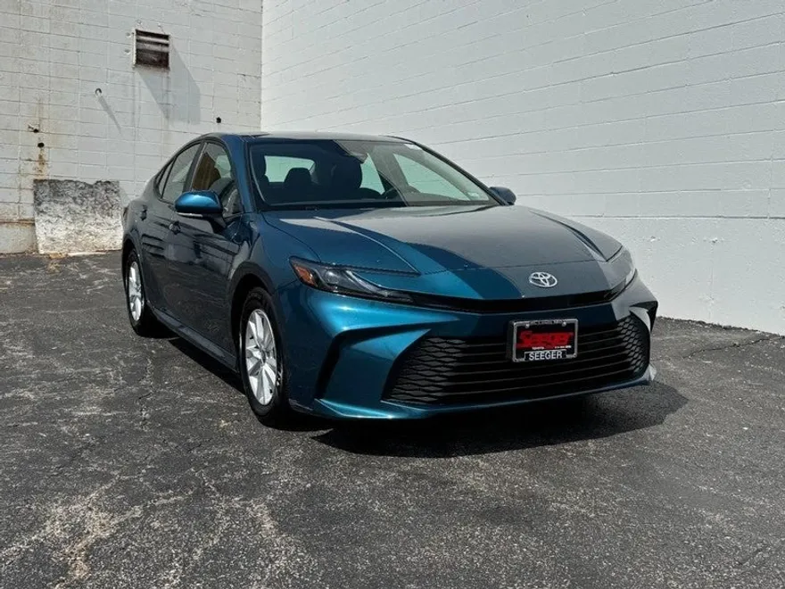2025 Toyota Camry LE SE photo 1