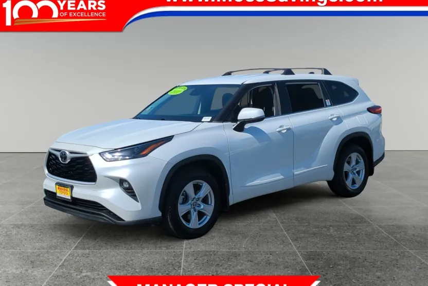 2022 Toyota Highlander LE photo 1