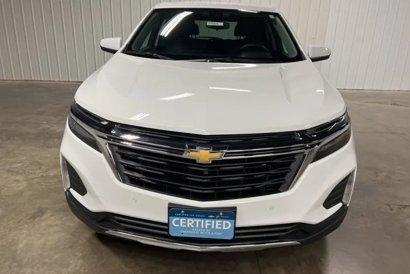 2023 Chevrolet Equinox LT photo 1