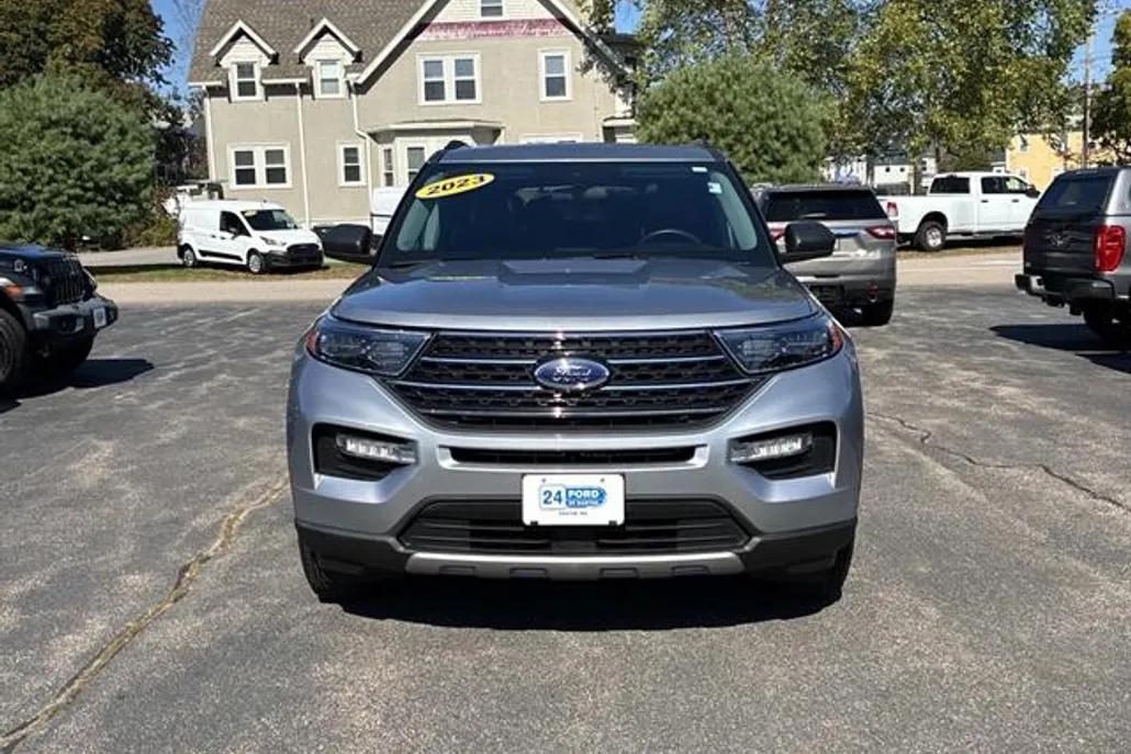 2023 Ford Explorer XLT photo 1