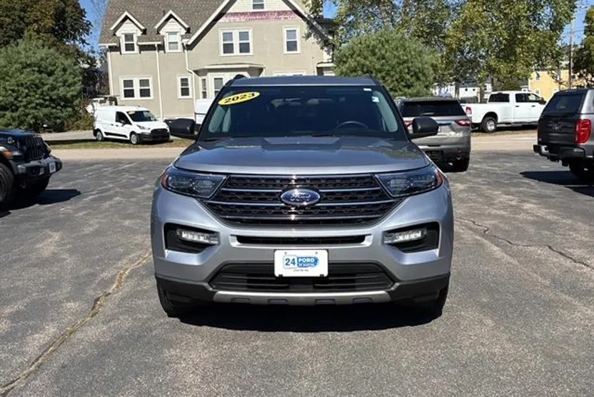 2023 Ford Explorer XLT photo 1