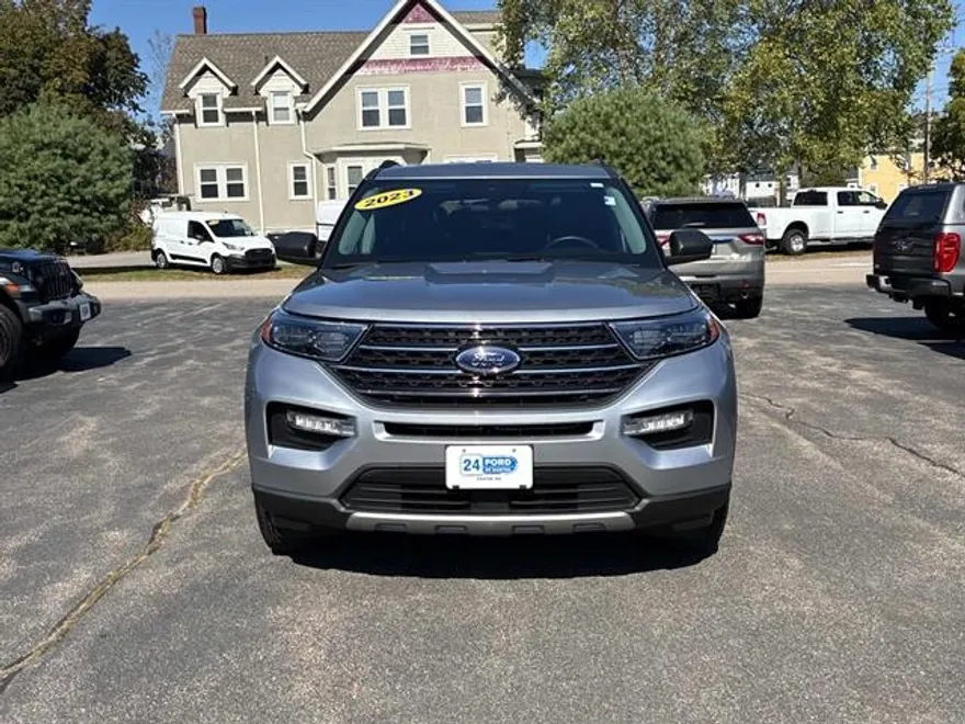 2023 Ford Explorer XLT photo 1