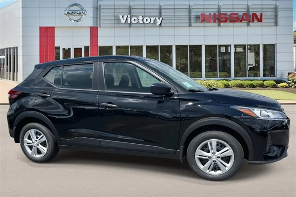 2025 Nissan Kicks Play S photo 1