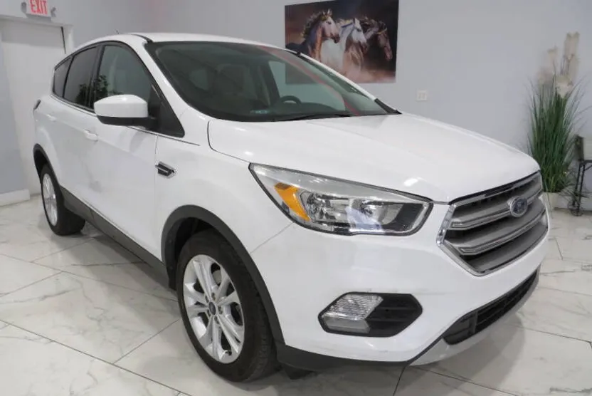 2017 Ford Escape SE photo 1