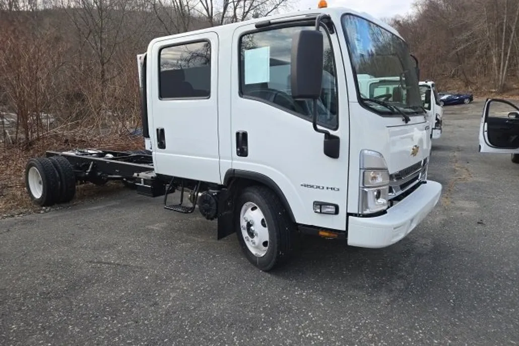 2024 Chevrolet Silverado 4500HD photo 1