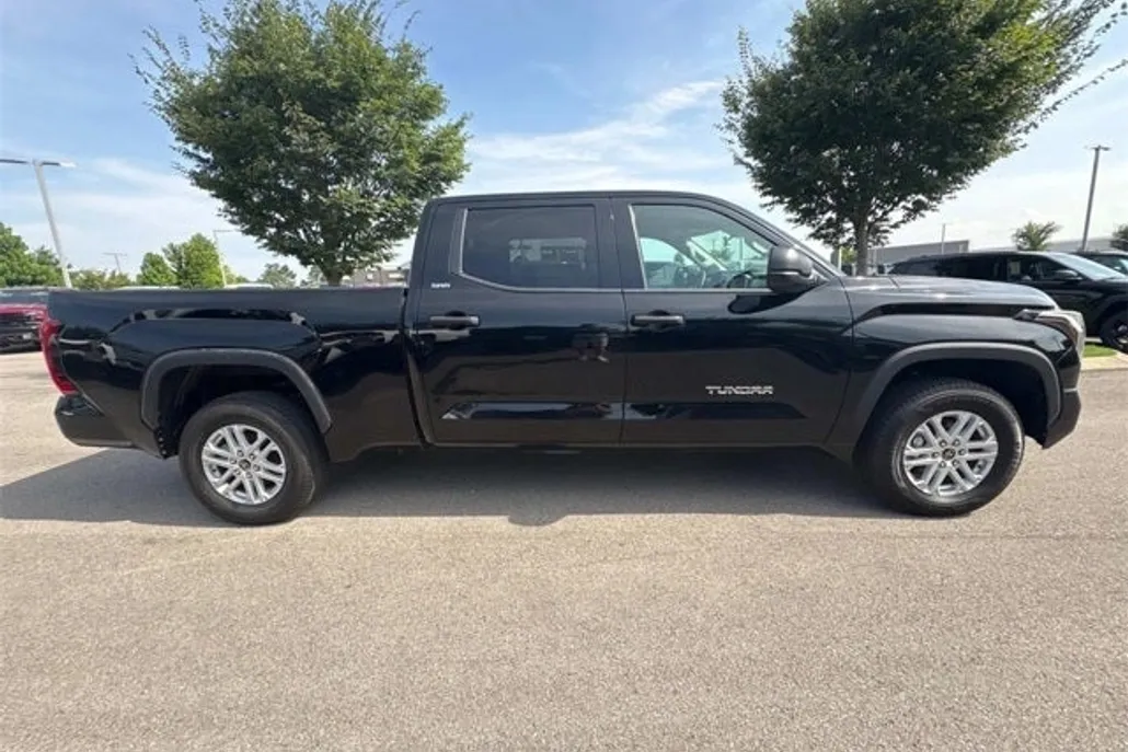 2022 Toyota Tundra SR5 photo 1