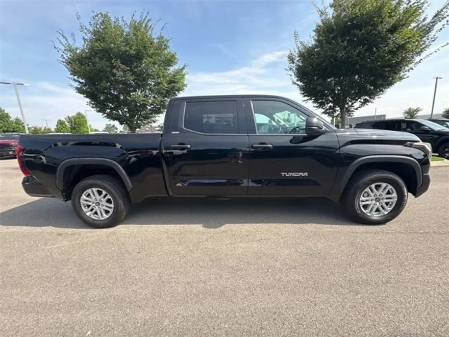 2022 Toyota Tundra SR5 photo 1