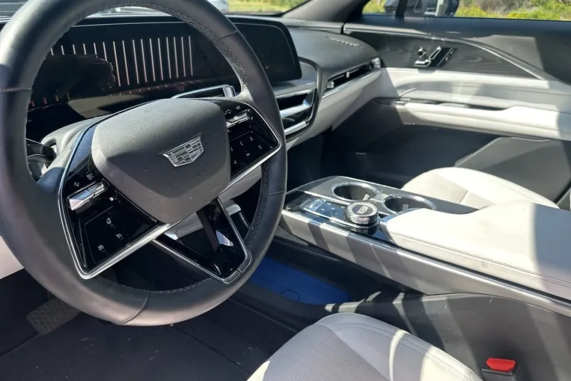 2024 Cadillac Lyriq Sport photo 1