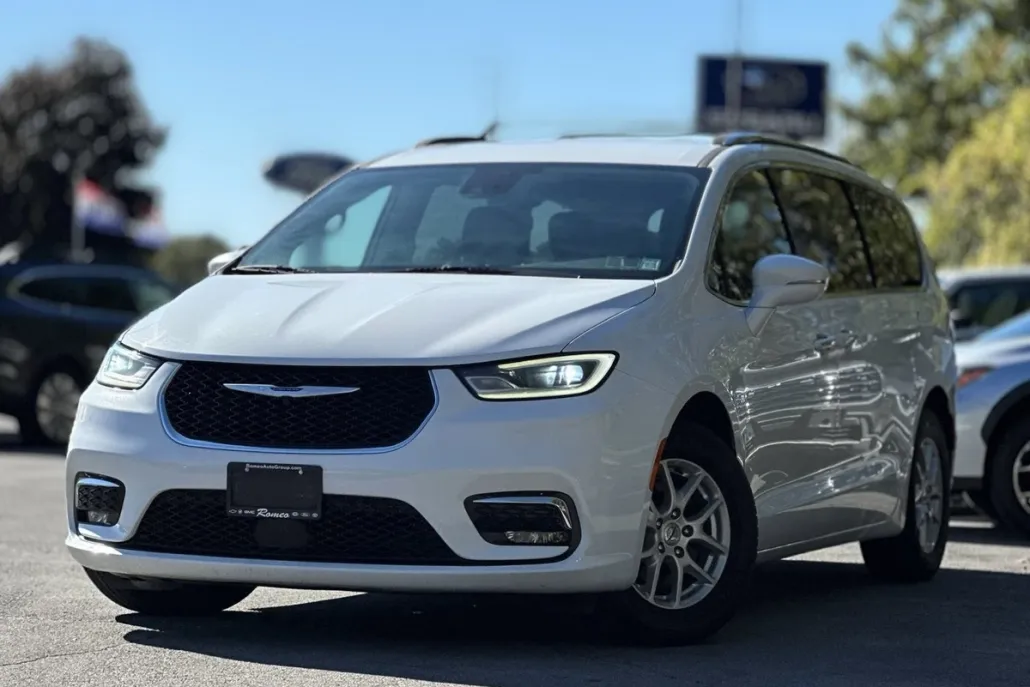 2021 Chrysler Pacifica Touring L photo 1