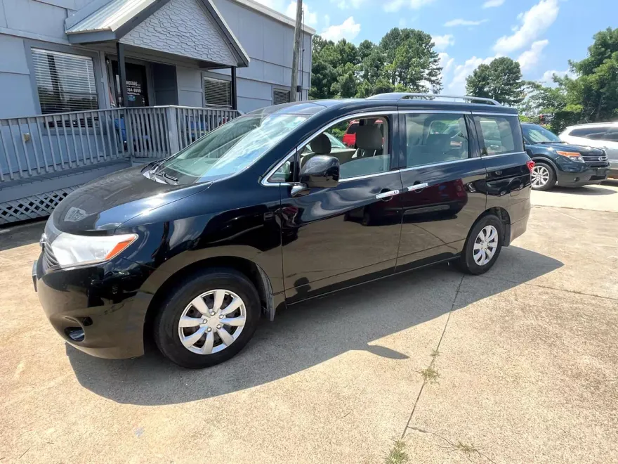 2015 Nissan Quest S photo 1