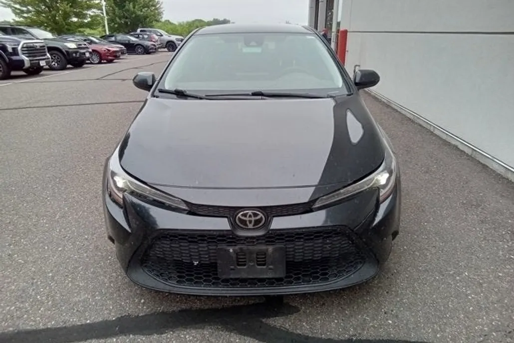 2021 Toyota Corolla LE photo 1