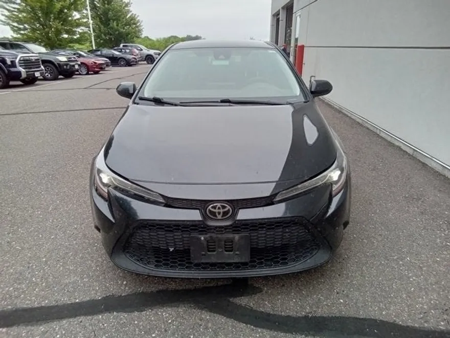 2021 Toyota Corolla LE photo 1