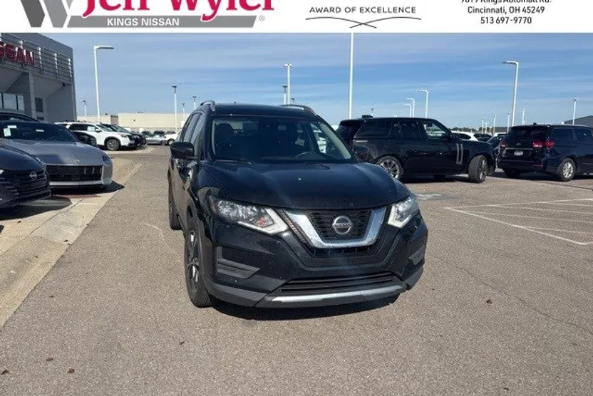 2019 Nissan Rogue SV photo 1