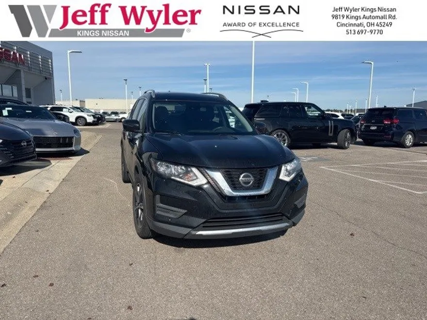 2019 Nissan Rogue SV photo 1
