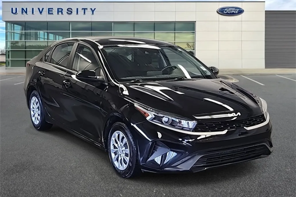 2024 Kia Forte LX photo 1