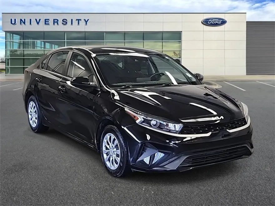 2024 Kia Forte LX photo 1