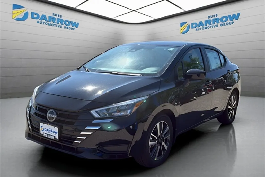 2025 Nissan Versa 1.6 SV photo 1