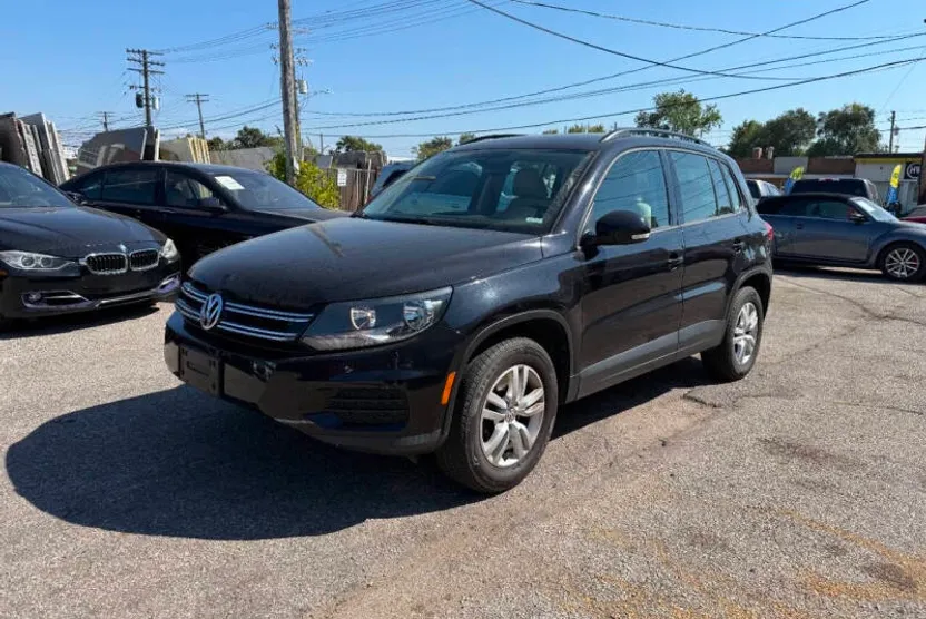 2016 Volkswagen Tiguan S photo 1