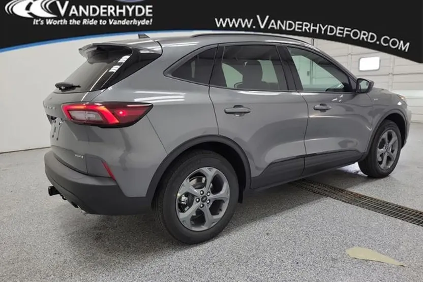 2026 Ford Escape Hybrid ST-Line Select photo 1