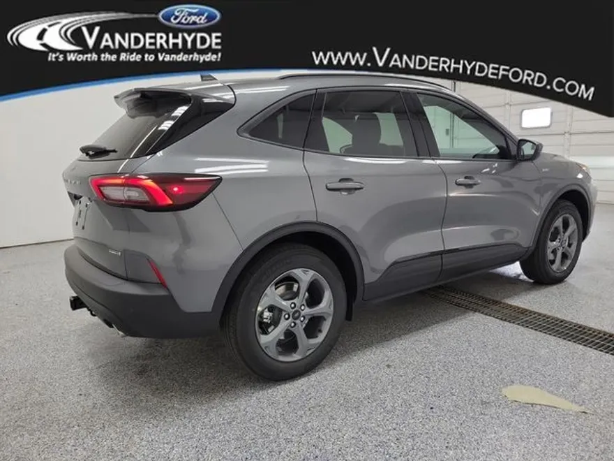 2026 Ford Escape Hybrid ST-Line Select photo 1