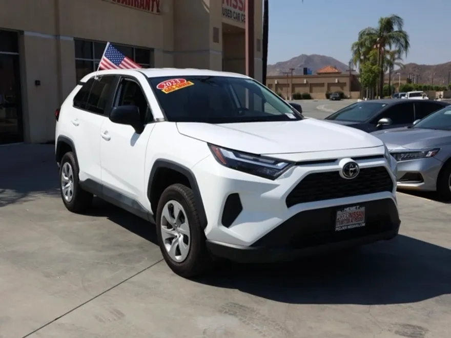 2023 Toyota RAV4 LE photo 1
