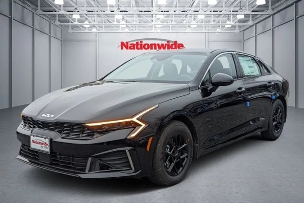 2025 Kia K5 LXS photo 1