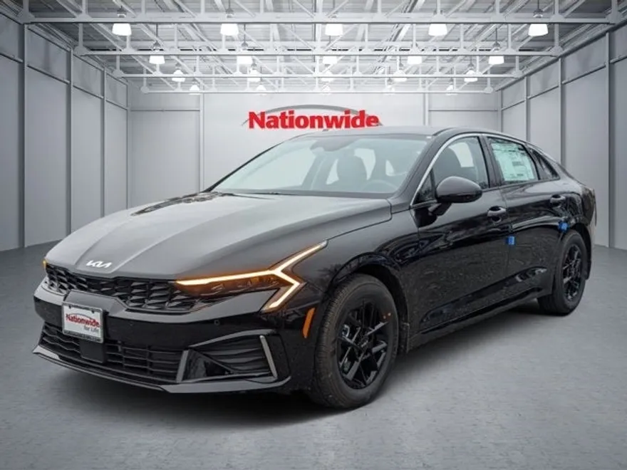 2025 Kia K5 LXS photo 1