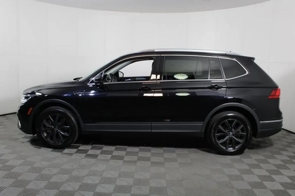 2022 Volkswagen Tiguan SE photo 1