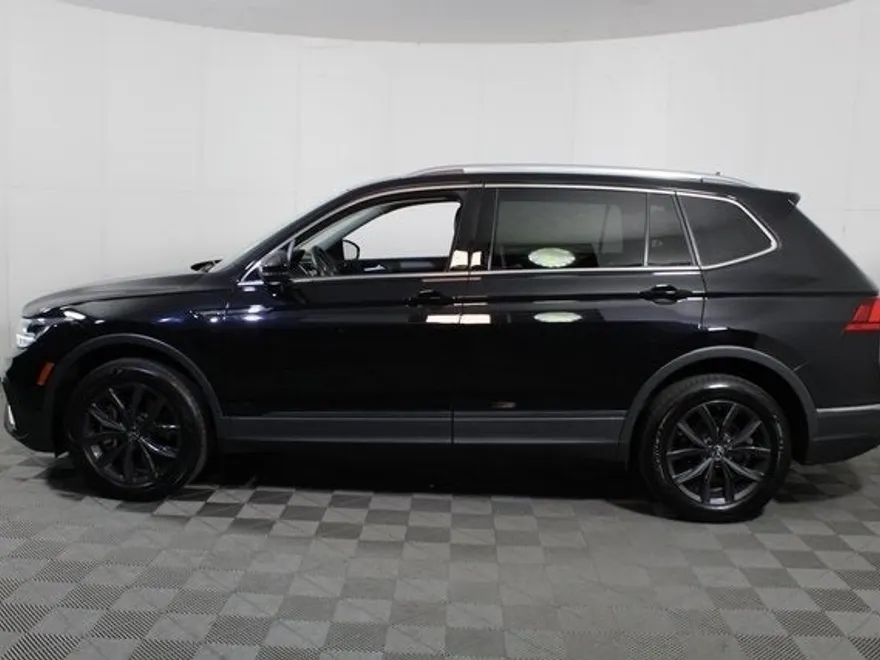 2022 Volkswagen Tiguan SE photo 1