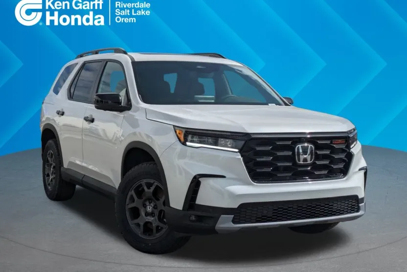 2025 Honda Pilot TrailSport photo 1