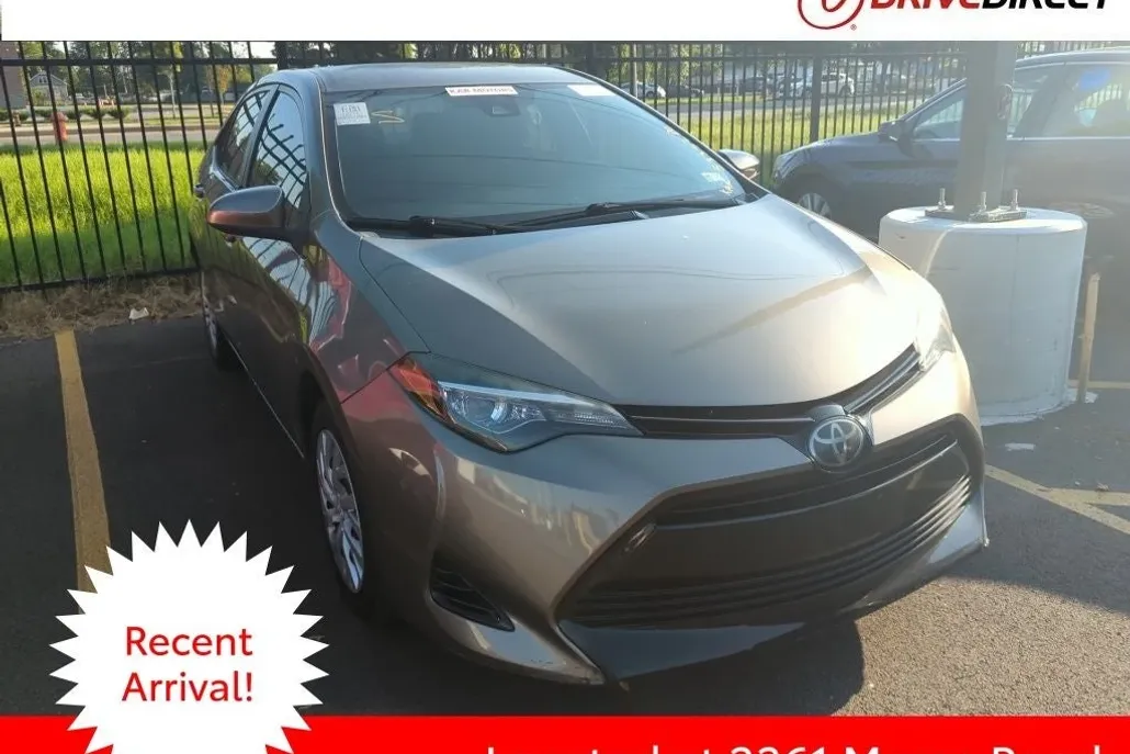 2018 Toyota Corolla LE photo 1