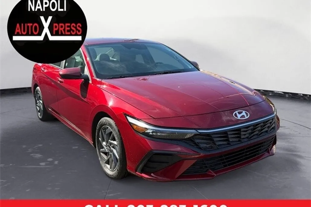 2024 Hyundai Elantra SEL photo 1
