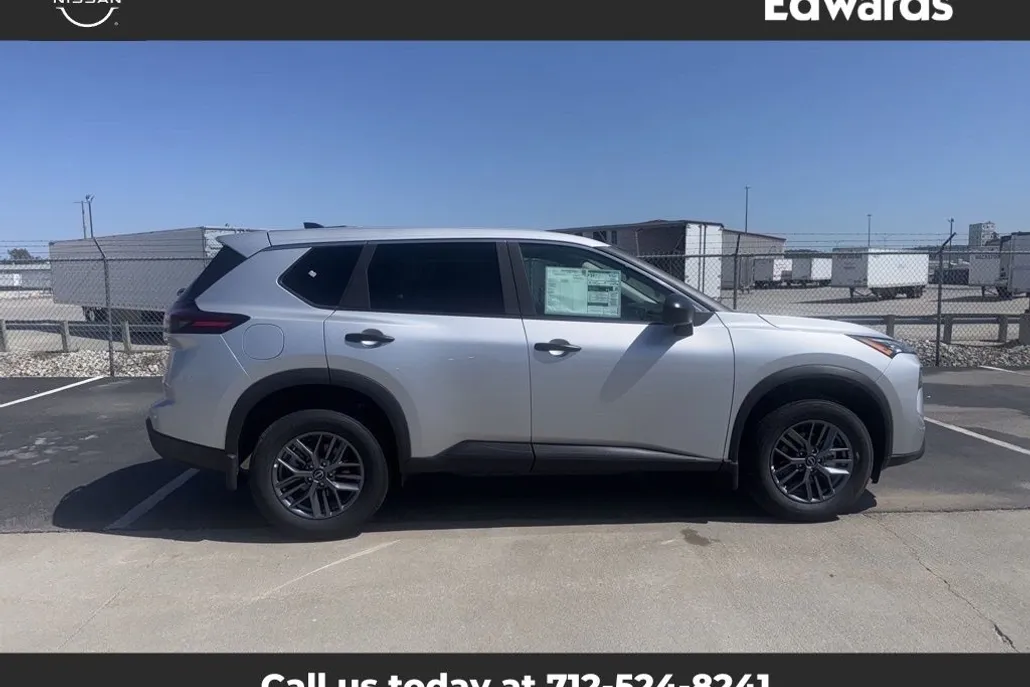 2023 Nissan Rogue SL photo 1