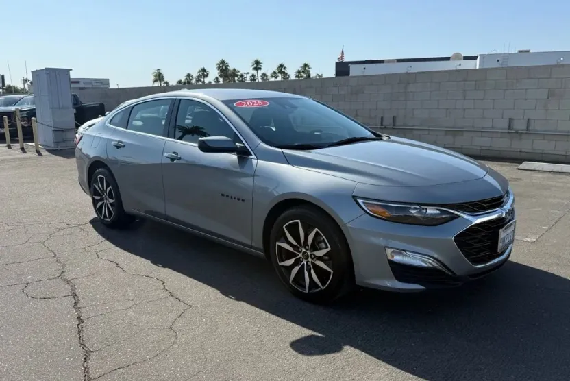 2025 Chevrolet Malibu RS photo 1