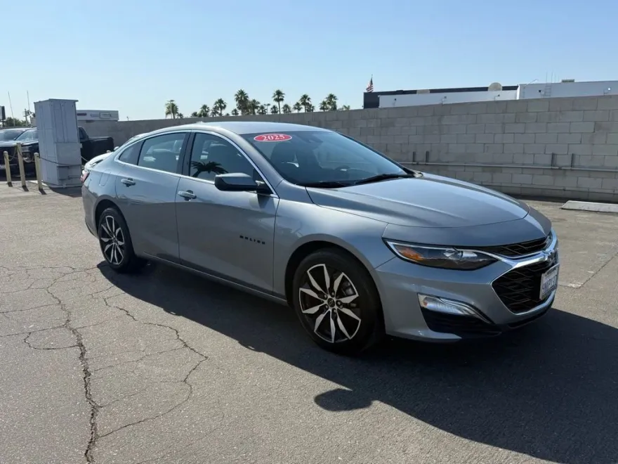 2025 Chevrolet Malibu RS photo 1